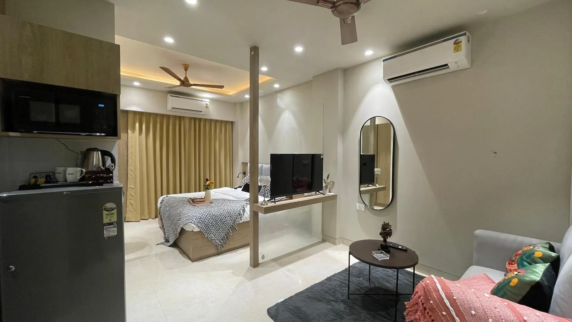 Bed & Breakfast Stayo Rooms Gurgaon India